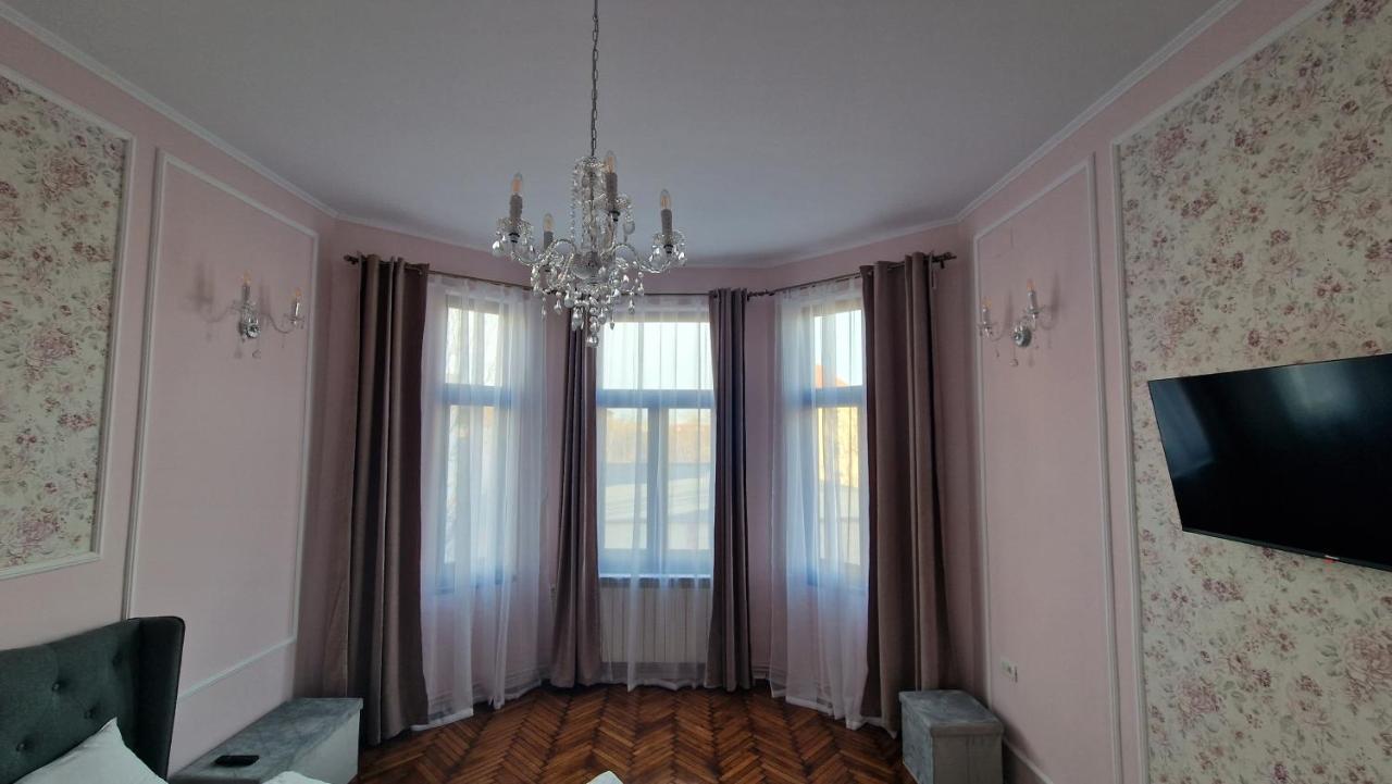 Uvs Central Luxury Apartment Oradea Exterior foto